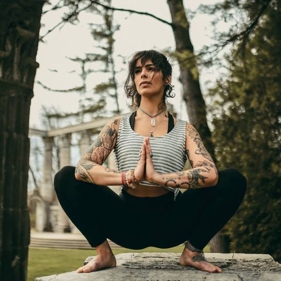 Meet your Posher, Elyse - Picture 1 of 1